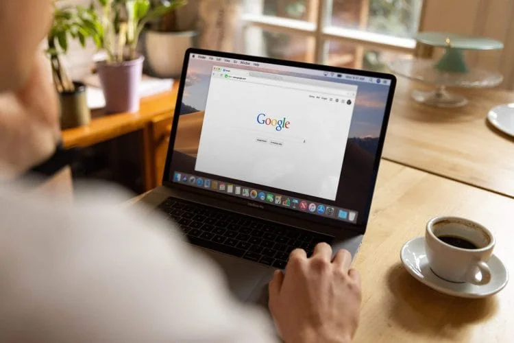 APA ITU CRO? STRATEGI SEDERHANA AGAR WEBSITE TIDAK HANYA RAMAI PENGUNJUNG, TAPI JUGA MENGHASILKAN
